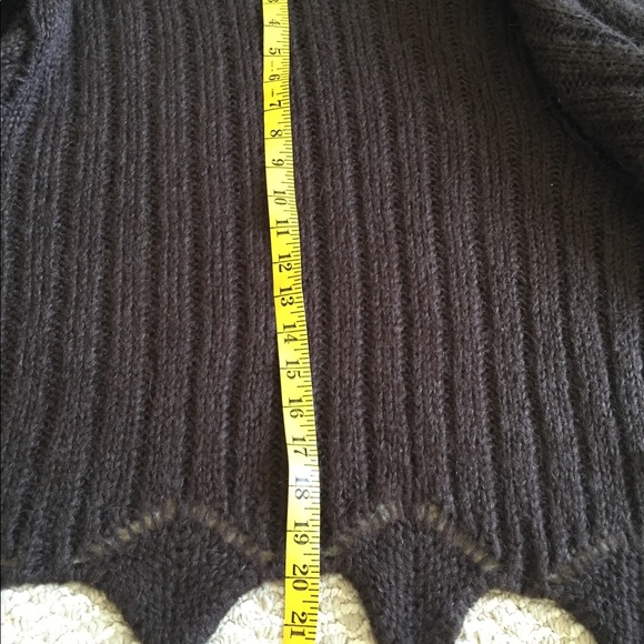 Mysterious Italian wrap style cardigan - Picture 7 of 8